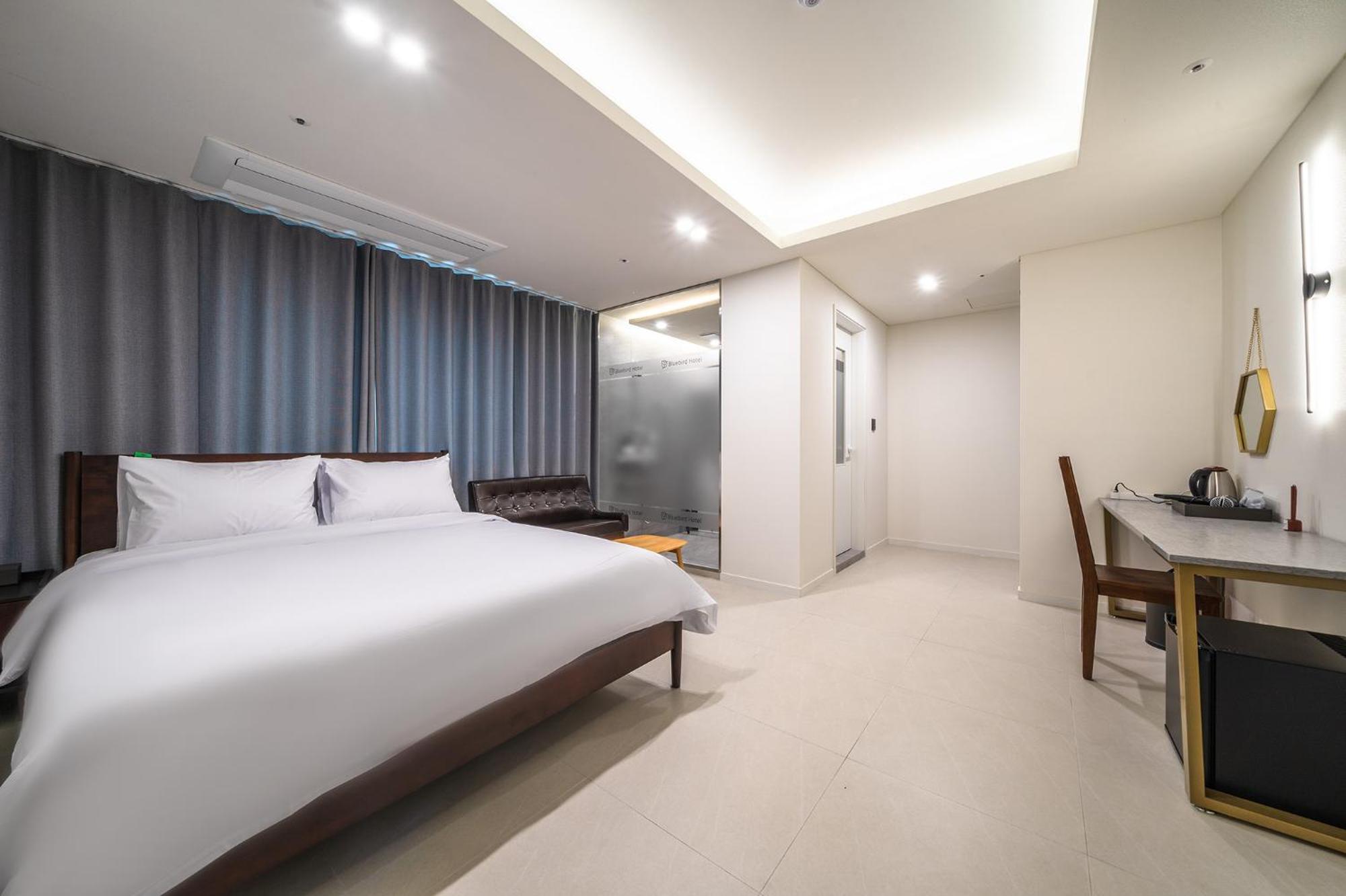 Bluebird Hotel Incheon Bagian luar foto