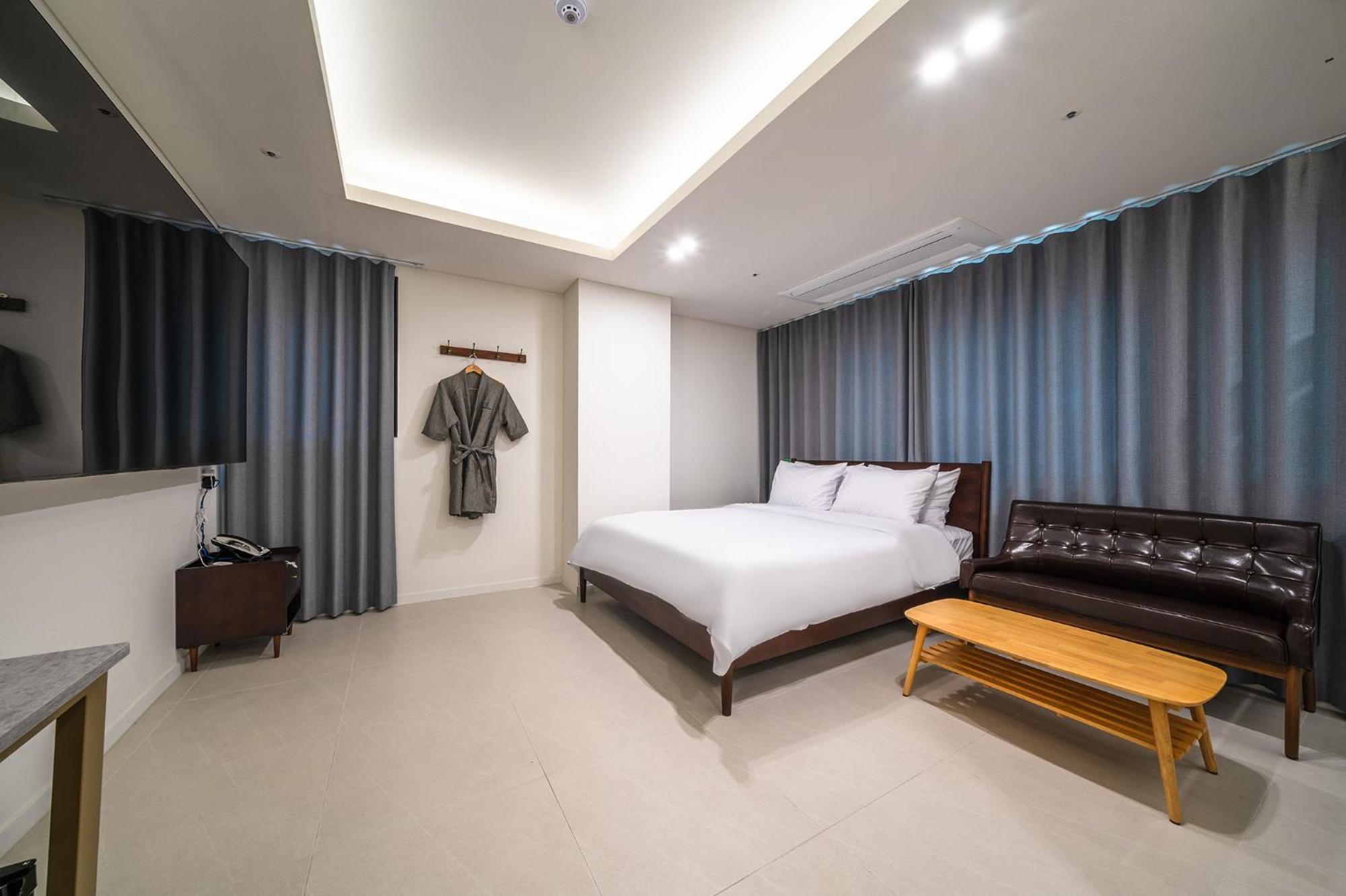 Bluebird Hotel Incheon Bagian luar foto