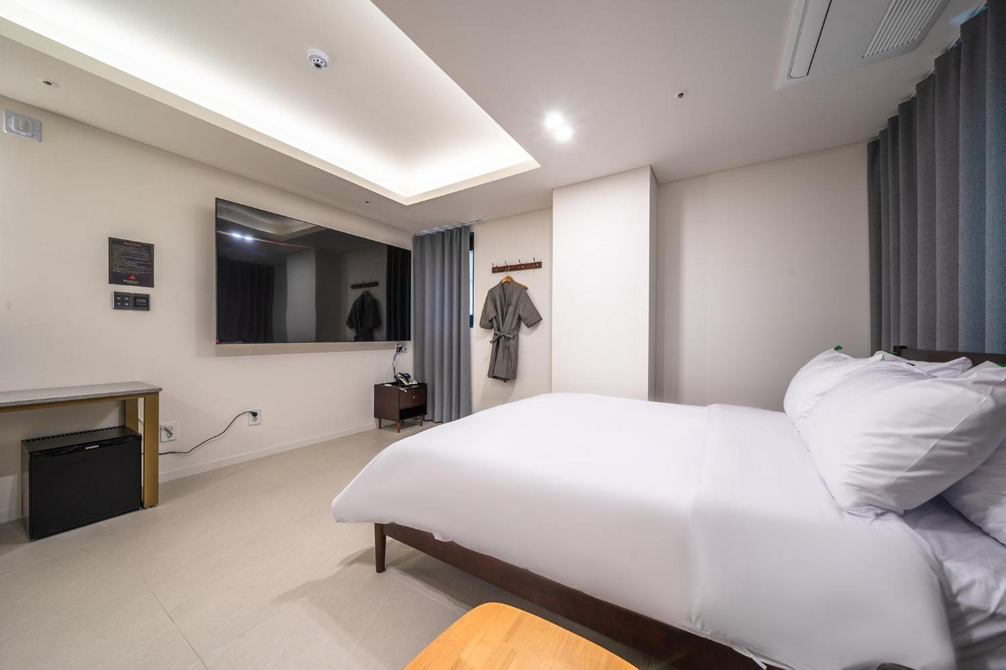 Bluebird Hotel Incheon Bagian luar foto