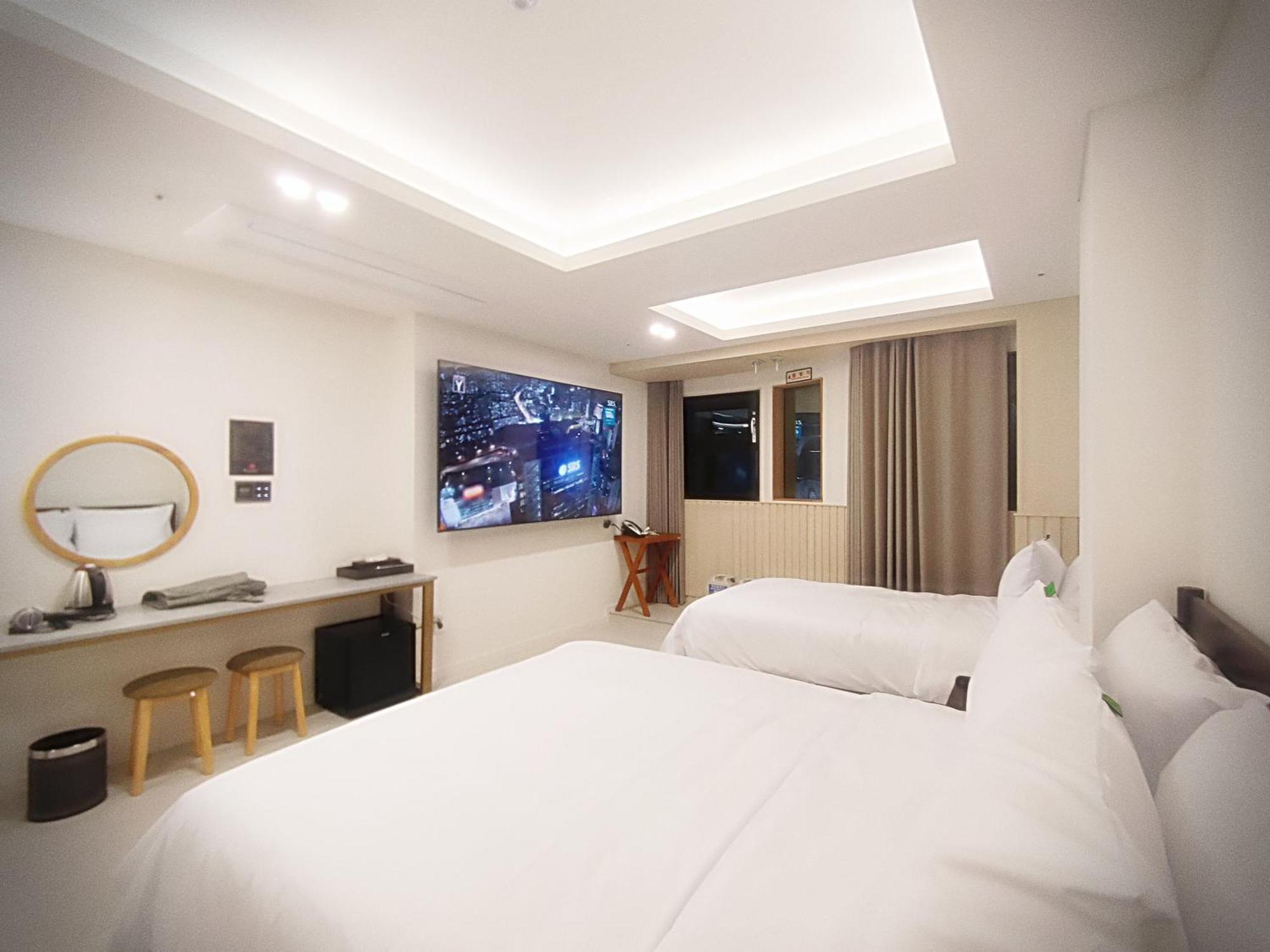 Bluebird Hotel Incheon Bagian luar foto