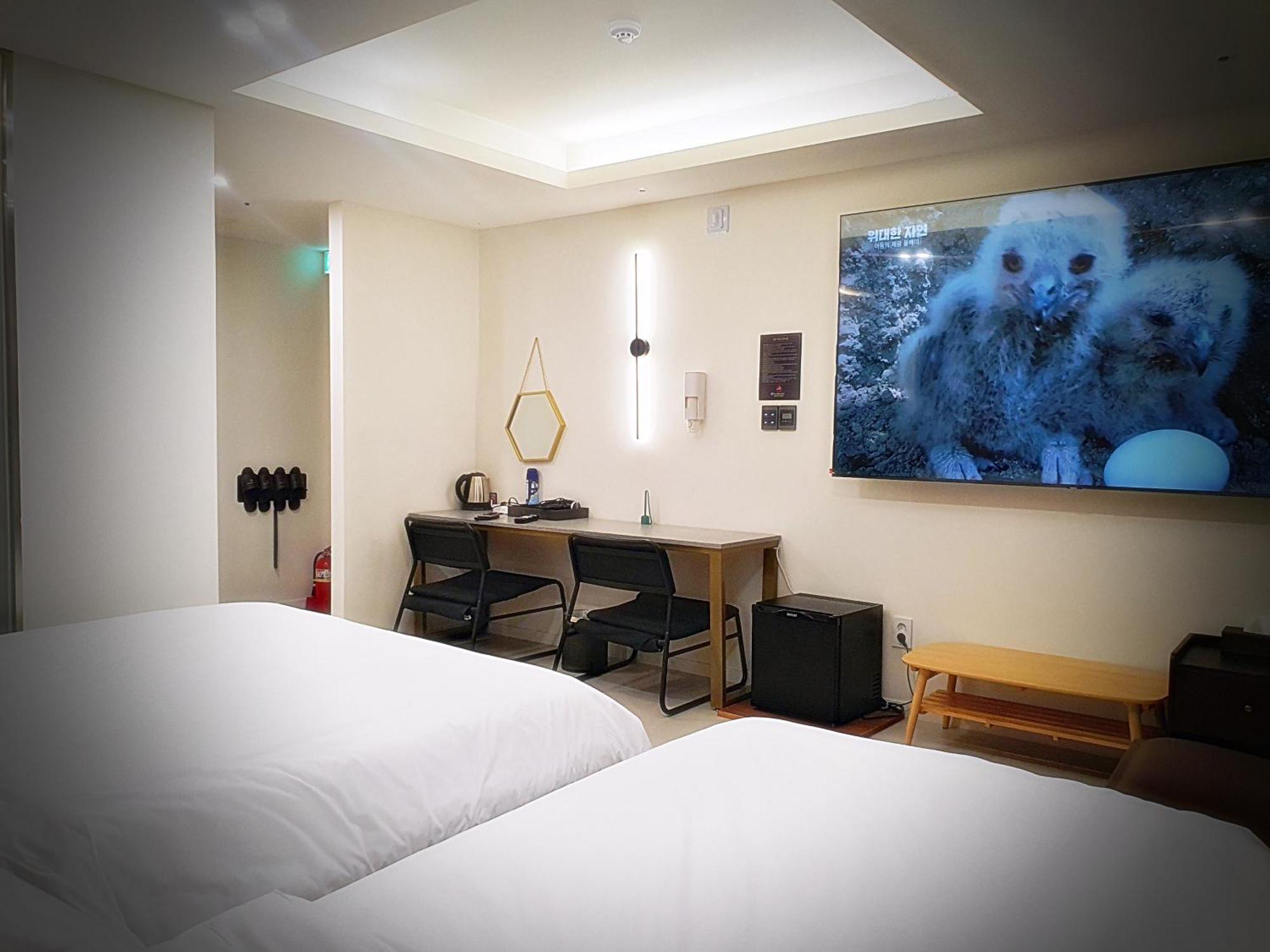 Bluebird Hotel Incheon Bagian luar foto